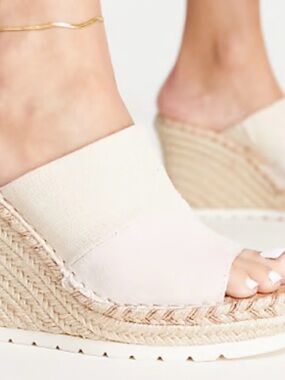 Tom’s Miranda Wedges